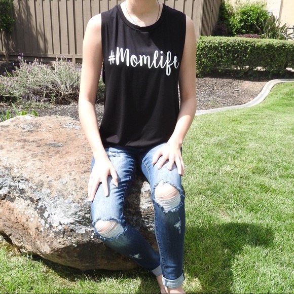 SUMMER CLEARANCE-FIRM‼️ #momlife Tank - Picture 3 of 5